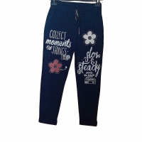 Broek met bloemen en inscripties