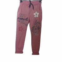 Broek met bloemen en inscripties