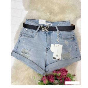 Jeansowe szorty z przetarciami i paskiem