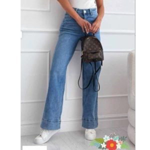 Spodnie jeans dzwony mom fit  – modna klasyka