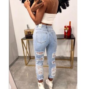 Jeansy z Dziurami – Modny Akcent na Każdą Okazję