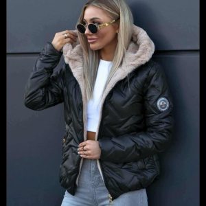 Czarna kurtka damska z futerkiem