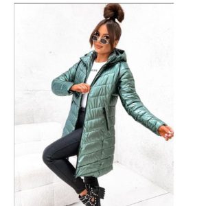 Zielona pikowana kurtka z połyskiem