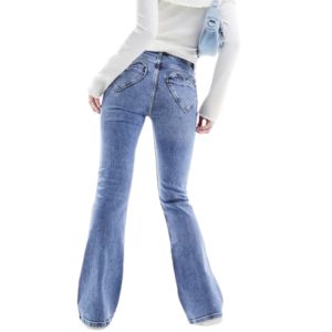 Jasnoniebieskie jeansy z serduszkowymi kieszeniami